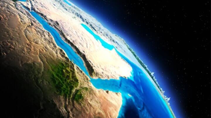 সৌরজগতে আরও গ্রহ থাকলেও, পৃথিবীর বুকেই নিয়মিত ঋতুর পরিবর্তন ঘটে। প্রতি বছর ঋতু পরিবর্তনের এই চক্র মোটামুটি একই থাকে। কিন্তু অন্য গ্রহগুলিতে এমনটি ঘটে না। এর নেপথ্যে রয়েছে বৈজ্ঞানিক কার্যকারণ। ছবি: ফ্রিপিক।