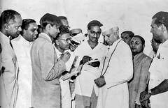 क्या सचमुच नेहरू ने 1959 में भारतीयों को कहा था आलसी? जानें पीएम मोदी ने संसद में क्‍या कहा और पहले पीएम ने क्‍या बोला था