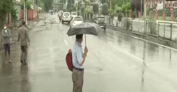 હવામાન વિભાગે જણાવ્યું કે મંગળવાર (6 ફેબ્રુઆરી) થી શુક્રવાર (9 ફેબ્રુઆરી) સુધી ઉત્તર-પશ્ચિમ, અડીને આવેલા મધ્ય અને પૂર્વી ભારત સહિત સમગ્ર દેશમાં વરસાદની કોઈ શક્યતા નથી. આવી સ્થિતિમાં વ્યક્તિને શરદીથી રાહત મળી શકે છે.