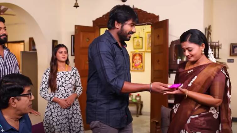 vijay tv siragadikka aasai february 6th episode update Siragadikka Aasai: மீனாவுக்கு சர்ப்ரைஸ் கொடுத்த முத்து... கடுப்பான விஜயா- சிறகடிக்க ஆசையில் இன்று!