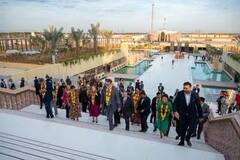 Abu Dhabi Hindu Temple: UAE और भारत के सबंधों की पताका फहरा रहा अबू धाबी का पहला हिंदू मंदिर, देखें खूबसूरत तस्वीरें