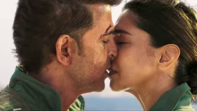 fighter-gets-legal-notice-air-force-officer-hrithik-deepika-kissing-scene-wearing-air-force-uniform Fighter Movie: 'ફાઇટર'માં એરફોર્સનો યુનિફોર્મ પહેરીને કિસ કરવી દીપિકા-હૃતિકને પડી ભારે, સેનાના અધિકારીએ ફટકારી નોટિસ