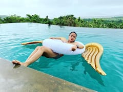 Surveen Chawla: સુરવીન ચાવલાએ બિકીની પહેરી પુલમાં આપ્યા ગ્લેમરસ પોઝ