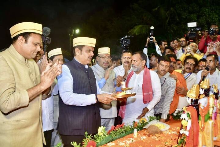 मुंबईतून या पहिल्या ट्रेनने अयोध्येला जाणारे रामभक्त अत्यंत भाग्यशाली आहेत, असे चंद्रशेखर बावनकुळे म्हणाले.  (Photo credit : Telegram/Devendra fadnavis)