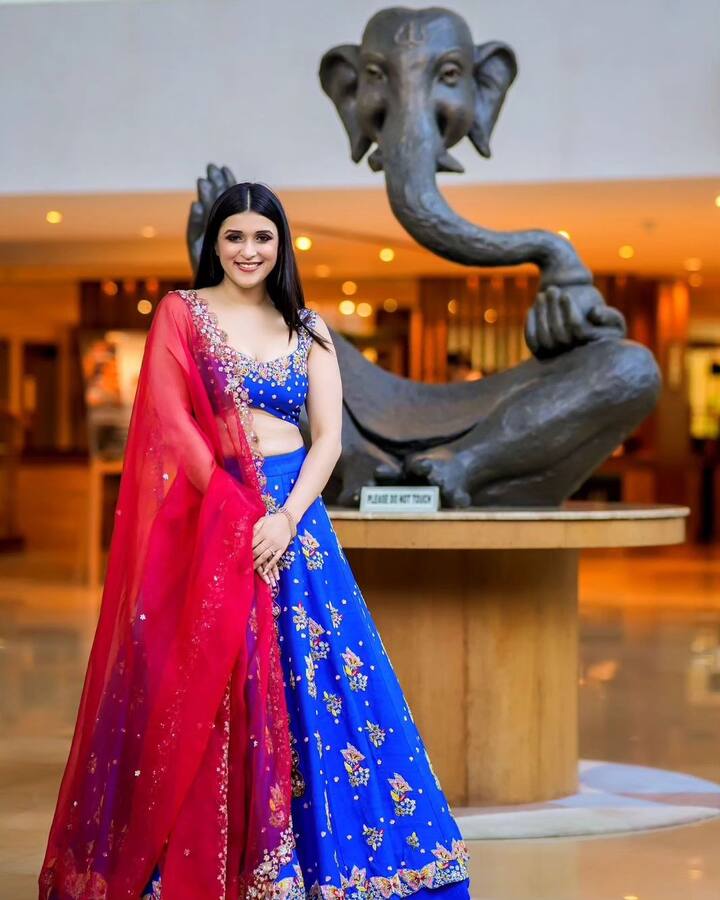 तर अभिषेक ब्लॅक लूकमध्ये खूपच हँडसम दिसत आहे. सोशल मीडियावर तिचा हा लूक अनेकांना आवडला आहे.(pc:memannara/ig)