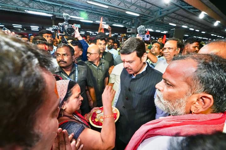 याप्रसंगी भाजपा प्रदेशाध्यक्ष चंद्रशेखर बावनकुळे, मुंबई भाजपा अध्यक्ष आशिष शेलार, विधानसभेचे अध्यक्ष राहुल नार्वेकर, मंत्री मंगलप्रभात लोढा  उपस्थित होते.   (Photo credit : Telegram/Devendra fadnavis)