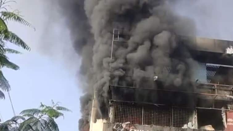 Ahmednagar Fire broke out at Sai Midas Touch Complex Maharashtra Marathi News Ahmednagar News : अहमदनगरमधील साई मिडास टच कॉम्प्लेक्सला भीषण आग, हॉस्पिटल जळून खाक