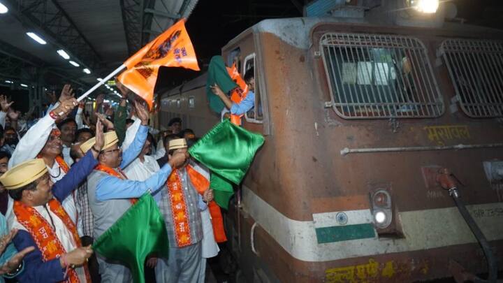 वरिष्ठ बीजेपी नेता और डिप्टी सीएम देवेंद्र फडणवीस ने कहा, 'राम भक्तों का उत्साह बढ़ता रहेगा.