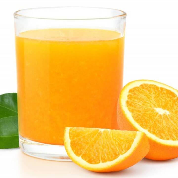 ਜੋ ਲੋਕ ਅਕਸਰ ਐਸੀਡਿਟੀ ਤੋਂ ਪੀੜਤ ਹੁੰਦੇ ਹਨ, ਉਨ੍ਹਾਂ ਨੂੰ ਸੰਤਰੇ ਜਾਂ ਇਸ ਦੇ ਜੂਸ ਦਾ ਸੇਵਨ ਨਹੀਂ ਕਰਨਾ ਚਾਹੀਦਾ ਕਿਉਂਕਿ ਇਹ ਛਾਤੀ ਅਤੇ ਪੇਟ ਵਿੱਚ ਜਲਨ ਨੂੰ ਵਧਾ ਸਕਦਾ ਹੈ।