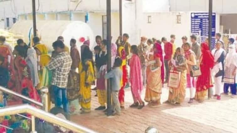 अंबिकापुर: मेडिकल कॉलेज अस्पताल में काउंटर की कमी से मरीज परेशान, दवा के लिए करनी पड़ती घंटों मशक्कत