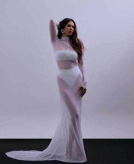 ਸੋਨਮ ਉਨ੍ਹਾਂ ਪੰਜਾਬੀ ਸਿਤਾਰਿਆਂ ਵਿੱਚ ਗਿਣੀ ਜਾਂਦੀ ਹੈ, ਜੋ ਆਪਣੇ ਸੋਸ਼ਲ ਮੀਡੀਆ ਹੈਂਡਲ ਰਾਹੀਂ ਅਕਸਰ ਪ੍ਰਸ਼ੰਸਕਾਂ ਵਿਚਾਲੇ ਐਕਟਿਵ ਰਹਿੰਦੀ ਹੈ।