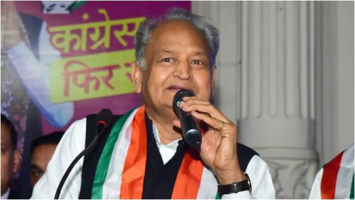 गहलोत ने कहा कि 2021 की समयसीमा के तीन साल बाद भी मोदी सरकार जनगणना नहीं करा पाई है. (फाइल फोटो)