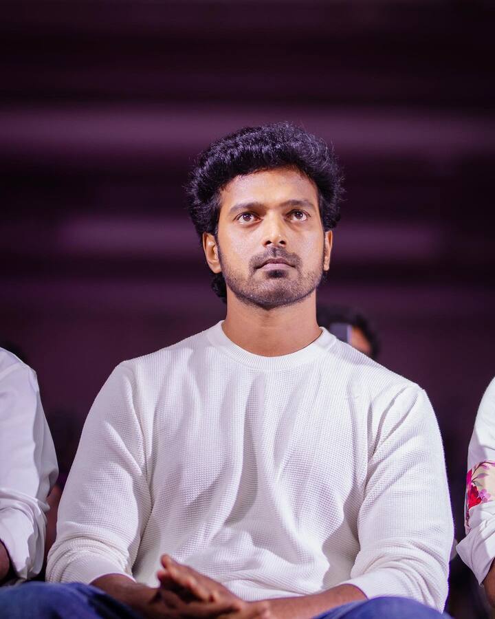 லால் சலாம் படத்தின் படப்பிடிப்பின்போது ரஜினிகாந்த் தன்னை பார்த்து நீங்க ரொம்ப நல்ல நடிகர். இந்த படம் வெளியானதற்கு பிறகு உங்க லைஃப் மாறிடும் என்று சொன்னதாக விக்ராந்த் தெரிவித்தார். இவ்வளவு பெரிய நடிகர் தன்னைப் பார்த்து அப்படி சொன்னது தனக்கு மிகப்பெரிய நம்பிக்கை அளித்ததாக விக்ராந்த் தெரிவித்தார்.