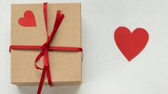 Valentine's Day Gift: 500 रुपयांच्या आत येणार 'हे' शानदार गिफ्ट, गर्लफ्रेंड होतील खुश !