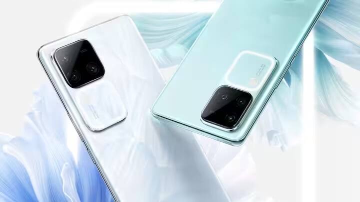 Vivo V30 પાસે 6.78 ઇંચનું મોટું અને વળાંકવાળા AMOLED ડિસ્પ્લે છે, જેનું રિઝૉલ્યૂશન 1280 x 2800 પિક્સેલ્સ છે અને રિફ્રેશ રેટ 120Hz છે. કંપનીએ આ ફોનને ત્રણ કલર ઓપ્શનમાં રજૂ કર્યો છે એટલે કે નોબલ બ્લેક, બ્લૂમ વ્હાઇટ, વેવિંગ એક્વા અને લશ ગ્રીન.