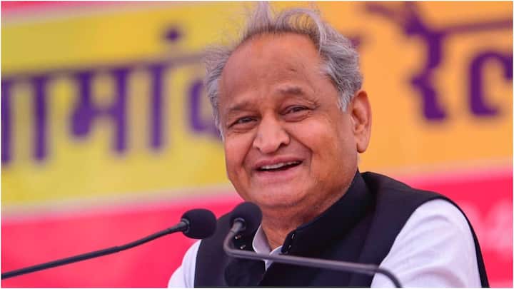 अशोक गहलोत ने साथ ही यह भी कहा कि देश भर में सामाजिक, आर्थिक और जाति जनगणना कराने के लिए राहुल गांधी और इंडिया गठबंधन प्रतिबद्ध है. (फाइल फोटो)