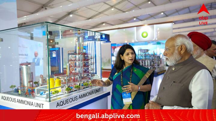 বিশ্বজুড়ে নানা ওঠাপড়া সত্ত্বেও ভারতে পেট্রল ও ডিজেলের হার গত দু'বছরে সার্বিক ভাবে কমেছে, জানান প্রধানমন্ত্রী মোদি। তাঁর দাবি, এ সব ছাড়াও দেশে ১০০ শতাংশ বিদ্যুতের 'কভারেজ' হয়েছে।(ছবি:PTI)