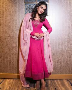 kavya thapar: સિમ્પલ લૂકમાં જોવા મળી એક્ટ્રેસ કાવ્યા થાપર, જુઓ શાનદાર તસવીરો