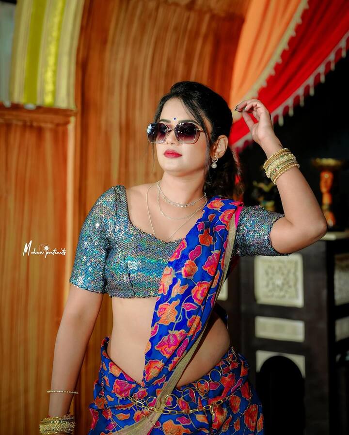 పలు కార్యక్రమాల్లో పాల్గొంటూనే.. సినిమాలు, సీరియల్స్​లో అవకాశం కోసం ఎదురు చూస్తుంది. దాదాపు ఇన్​స్టాలో ఈమె చేసే ప్రతి పోస్ట్ వైరల్ అయిపోతుంది.(Images Source : Instagram/ariyanaglory)