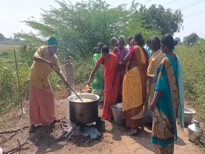 உசிலம்பட்டி கடை மடை கண்மாய்க்கு வந்த வைகை நீர் ; கிராம மக்கள் பொங்கல் வைத்து வழிபாடு