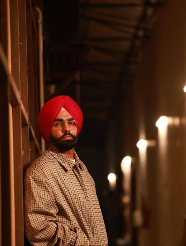 ਗਾਇਕ ਆਪਣੇ ਪ੍ਰੋਜੈਕਟਸ ਨਾਲ ਜੁੜੀਆਂ ਅਪਡੇਟਸ ਅਕਸਰ ਫੈਨਜ਼ ਨਾਲ ਸ਼ੇਅਰ ਕਰਦੇ ਰਹਿੰਦੇ ਹਨ।