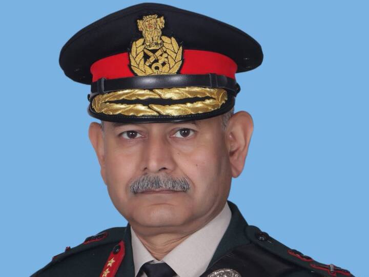 भारतीय सेना के उत्तरी कमान के कमांडर लेफ्टिनेंट जनरल उपेंद्र द्विवेदी को सोमवार (5 फरवरी) को वाइस चीफ ऑफ आर्मी स्टाफ की जिम्मेदारी दी गई है.  वहीं लेफ्टिनेंट जनरल एमवी सुचेंद्र कुमार उत्तरी कमान के चीफ लेफ्टिनेंट जनरल उपेंद्र द्विवेदी की जगह लेंगे.