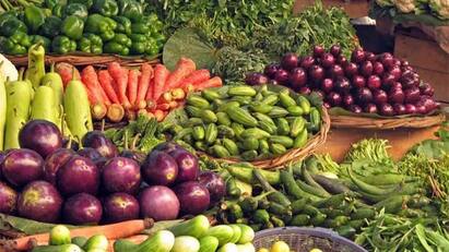 Vegetables price list february 6 2024 chennai koyambedu market Vegetable Price: சற்றும் விலை குறையாத பூண்டு.. ஏற்ற இறக்கத்தில் மற்ற காய்கறிகள்.. இன்றைய பட்டியல் இதோ!