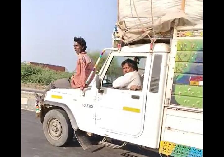 Mehsana News: Jokhmi Savari, Dangerous Riding video viral in Mehsana District, local news Mehsana: જોખમી સવારીનો વધુ એક વીડિયો, મુસાફરને બૉનેટ પર બેસાડ્યો, ને પાછળ ભરેલો છે ઠાંસી ઠાંસીને માલ, જુઓ....