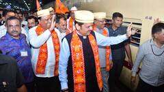Mumbai to Ayodhya Train: खुशी से झूमे राम भक्त! देवेंद्र फडणवीस ने अयोध्या के लिए विशेष ट्रेन को दिखाई हरी झंडी, देखें तस्वीरें
