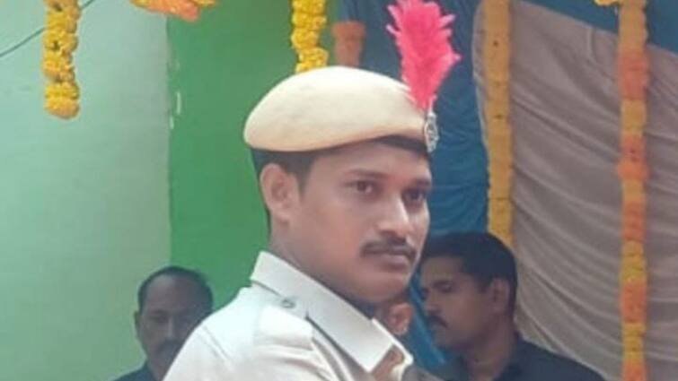 A constable who stopped red sandal smuggling was murdered in Annamayya district Red Sandal Smuggling:  సినిమా స్టైల్‌లో రెడ్‌ శాండిల్‌ అక్రమ రవాణా - అడ్డొచ్చిన కానిస్టేబుల్‌ హత్య- రెచ్చిపోయిన స్మగ్లర్స్