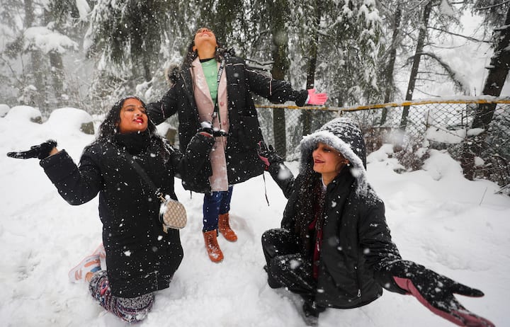जम्मू-कश्मीर की ग्रीष्मकालीन राजधानी श्रीनगर में न्यूनतम तापमान शून्य से 2.4 डिग्री सेल्सियस नीचे दर्ज किया गया.(फाइल फोटो)