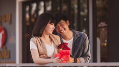 वैलेंटाइन डे पर देना है सरप्राइज गिफ्ट तो यहां है पर्सनलाइज्ड गिफ्ट आइडियाज