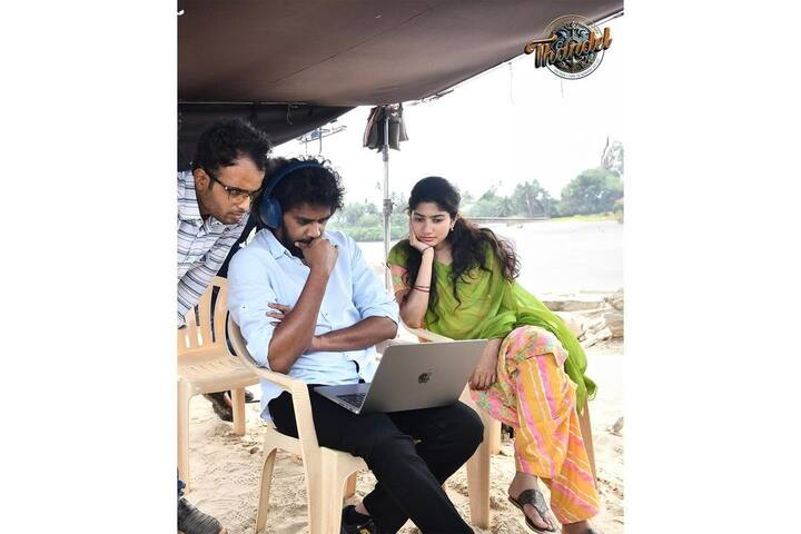 అల్లు అరవింద్ సమర్పణలో జీఏ 2 పిక్చర్స్ బ్యానర్ లో బన్నీ వాస్ ఈ చిత్రాన్ని నిర్మిస్తున్నారు. నాగ చైతన్య హీరోగా గీతా ఆర్ట్స్ సంస్థ '100 పర్సెంట్ లవ్' నిర్మించింది. ఇప్పుడు మళ్లీ ‘తండేల్’ మూవీని నిర్మిస్తోంది. ఇప్పటికే ఈ సినిమా నుంచి విడుదలైన ఫస్ట్ లుక్ ప్రేక్షకులను బాగా ఆకట్టుకుంది. తాజాగా విడుదలైన వీడియో గ్లింప్స్ సినిమాపై అంచనాలు భారీగా పెంచింది.Photo Credit: Geetha Arts/Instagram