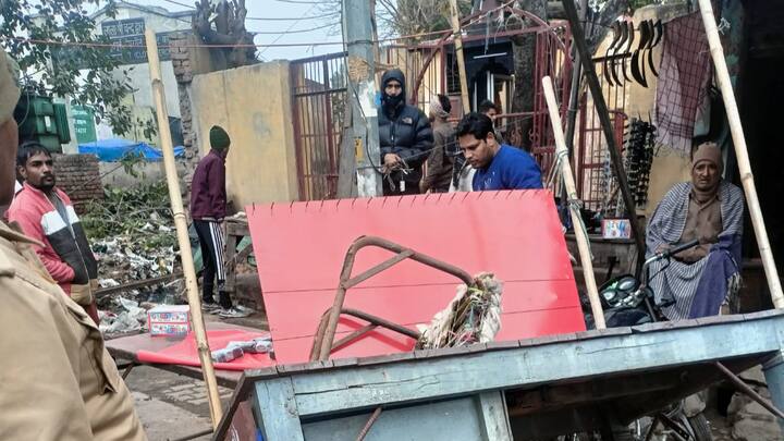 Gurugram News Police removed illegal road encroachment by shopkeepers in Gurugram Haryana ANN Gurugram News: गुरुग्राम में सड़क पर अतिक्रमण करने वाले दुकानदारों के खिलाफ सख्ती, पुलिस ने की बड़ी कार्रवाई