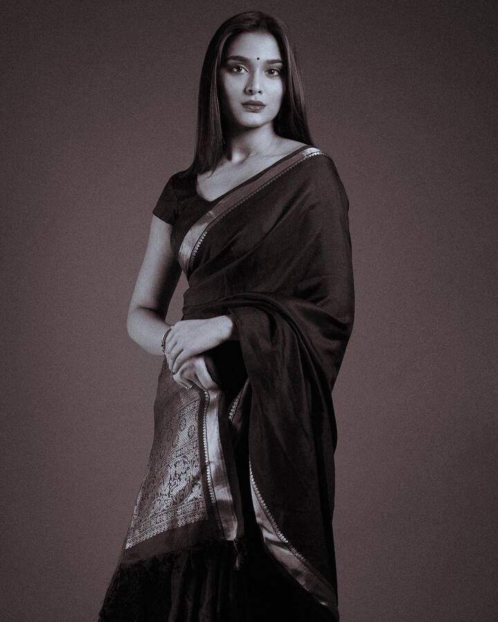 सलमान खान स्टारर चित्रपट दबंग 3 मधून बॉलिवूडमध्ये पदार्पण करणारी अभिनेत्री सई एम मांजरेकरने तिच्या एकूण संगोपनाबद्दल खुलासा केला आणि सांगितले की तिला प्रथम इन्व्हेस्टमेंट बँकर बनायचे होते.(pc:/saieemmanjrekar/ig)