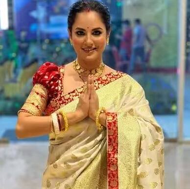 પૂજાને હેલ્ધી સ્નેક્સ ખાવાનું પણ પસંદ છે અને આ તેની આદતનો એક ભાગ છે. તેમના નાસ્તામાં ફળો, ડ્રાયફ્રૂટ્સ અને કૂકીઝનો સમાવેશ થાય છે. પૂજા અઠવાડિયામાં 4 થી 5 દિવસ જિમ જાય છે અને વેઈટ ટ્રેનિંગ પણ કરે છે. આ સિવાય તે દરરોજ જોગિંગ કરે છે.