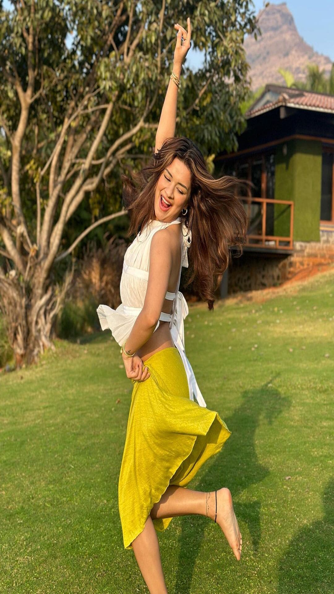 It's All About Backless: Take Cues From Avneet Kaur For Sultry Poses