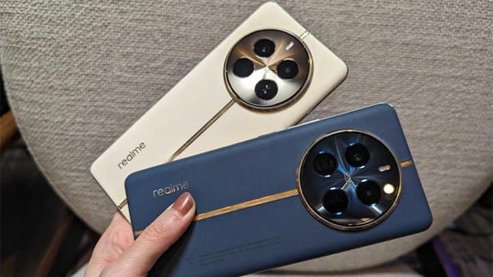 Realme 12 Pro Series को कुछ दिन पहले ही भारत में लॉन्च किया गया है. इस सीरीज के तहत कंपनी ने दो स्मार्टफोन को लॉन्च किया है. पहले स्मार्टफोन का नाम Realme 12 Pro 5G है, जबकि दूसरे स्मार्टफोन का नाम Realme 12 Pro Plus 5G है.  आज यानी 6 फरवरी 2024 से इन दोनों फोन की बिक्री रियलमी स्टोर और फ्लिपकार्ट पर शुरू हो चुकी है. इस सीरीज के फोन को खरीदने पर यूजर्स को एक-दो नहीं कई तरह के ऑफर्स दिए जा रहे हैं. सभी ऑफर्स की कीमत को जोड़ें तो पता चलता है कि यूजर्स को अधिकतम करीब 10,000 रुपये का फायदा भी हो सकता है.