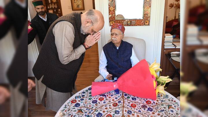 Home Minister Amit Shah meets LK Advani after the announcement of Bharat Ratna. (Photo: X/@bjp4india)