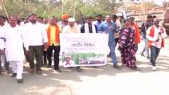 आम्हाला अटक करा! बँड लावत शेतकरी पोहचले थेट पोलीस ठाण्यात; नेमकं काय घडलं?