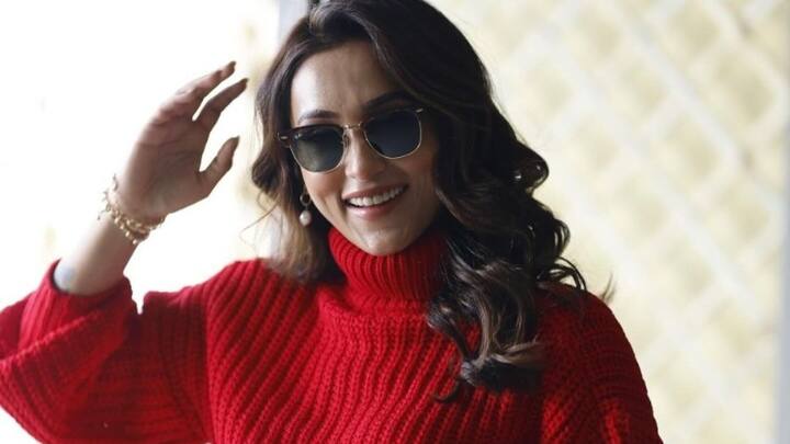 তার মধ্যে থেকে একটি পূর্ণ করতেই এবার সমুদ্র ঝাঁপ দিলেন মিমি চক্রবর্তী (Mimi Chakraborty)।