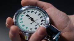 Health Tips : हाय बीपीचा त्रास आहे? तर या पदार्थांना नाहीच म्हणा !