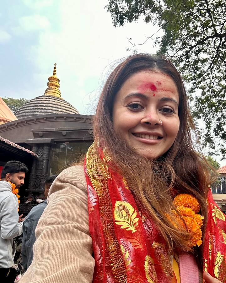 पोस्ट शेअर करताना तिने कॅप्शनमध्ये लिहिले की, 'मां कामाख्या'. (pc:devoleena/ig)