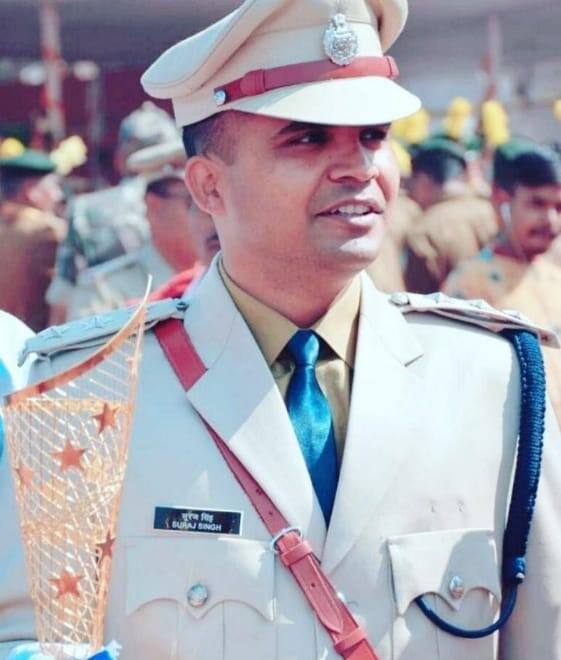 साल 2000 में उन्होंने तत्कालीन राष्ट्रपति के.आर. नारायणन के हाथों रचनात्मक लेखन और कविता के लिए राष्ट्रीय बाल श्री पुरस्कार जीता. एसएससी की परीक्षा में ऑल इंडिया 23 रैंक के साथ कस्टम एण्ड इक्साइज विभाग में इंस्पेक्टर के रूप में चुने गए.