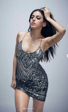 Alaya F: ਅਲਾਇਆ ਐੱਫ ਨੇ ਡੀਪ ਨੇਕ ਸ਼ਿਮਰੀ ਡਰੈੱਸ 'ਚ ਵਧਾਈ ਪ੍ਰਸ਼ੰਸਕਾਂ ਦੇ ਦਿਲ ਦੀ ਧੜਕਣ, ਦੇਖੋ ਹੌਟ ਤਸਵੀਰਾਂ