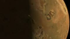 Jupiter's Moon IO: দু’দিকের টানাপোড়েনে ছিন্নভিন্ন হওয়ার জোগাড়, বৃহস্পতির এই উপগ্রহের ক্লোজআপ ছবি তুলল NASA