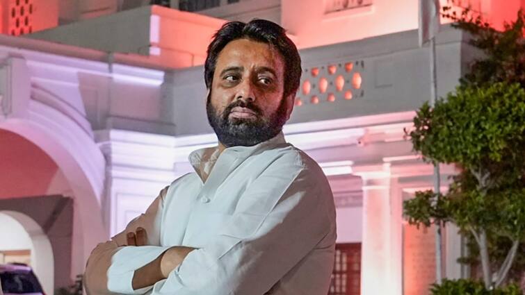 Amanatullah Khan Arrested AAP Delhi Okhla MLA AAP MLA Amanatullah Khan Arrested By ED After 9 Hours Of Questioning In Delhi Waqf Board Case