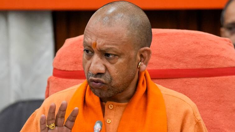 Uttar Pradesh Waqf Board Decide to teach Ramayana in Madrasa UP CM Yogi Adityanath Know Details उत्तराखंड की तर्ज पर यूपी के मदरसों में भी पढ़ाई जाएगी रामायण, योगी सरकार ने क्यों दिया ये आदेश