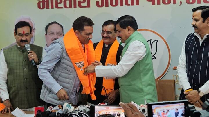 Jabalpur Mayor and 16 leaders of Congress joined BJP CM Mohan Yadav welcomed ANN MP Politics: एमपी में कांग्रेस को झटका, जबलपुर के मेयर समेत इन नेताओं ने थामा बीजेपी का दामन