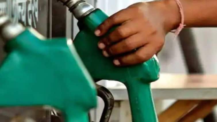 petrol and diesel price chennai on February 7th 2024 know full details Petrol Diesel Price Today: இதுதான் இன்றைய பெட்ரோல் விலை.. எவ்வளவு தெரியுமா? முழு விவரம் உள்ளே..!